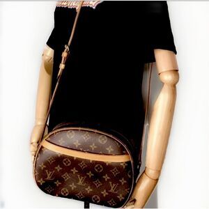 LOUIS VUITTON BLOIS Monogram Crossbody Shoulder Bag COMES WITH: LV Dust Bag COA